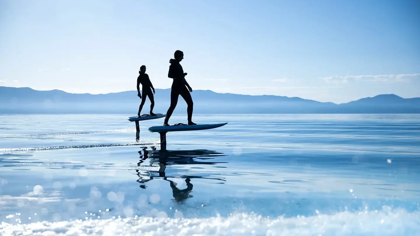 eFoiling-on-blue-water